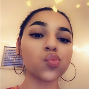 Meet your Posher, Ari